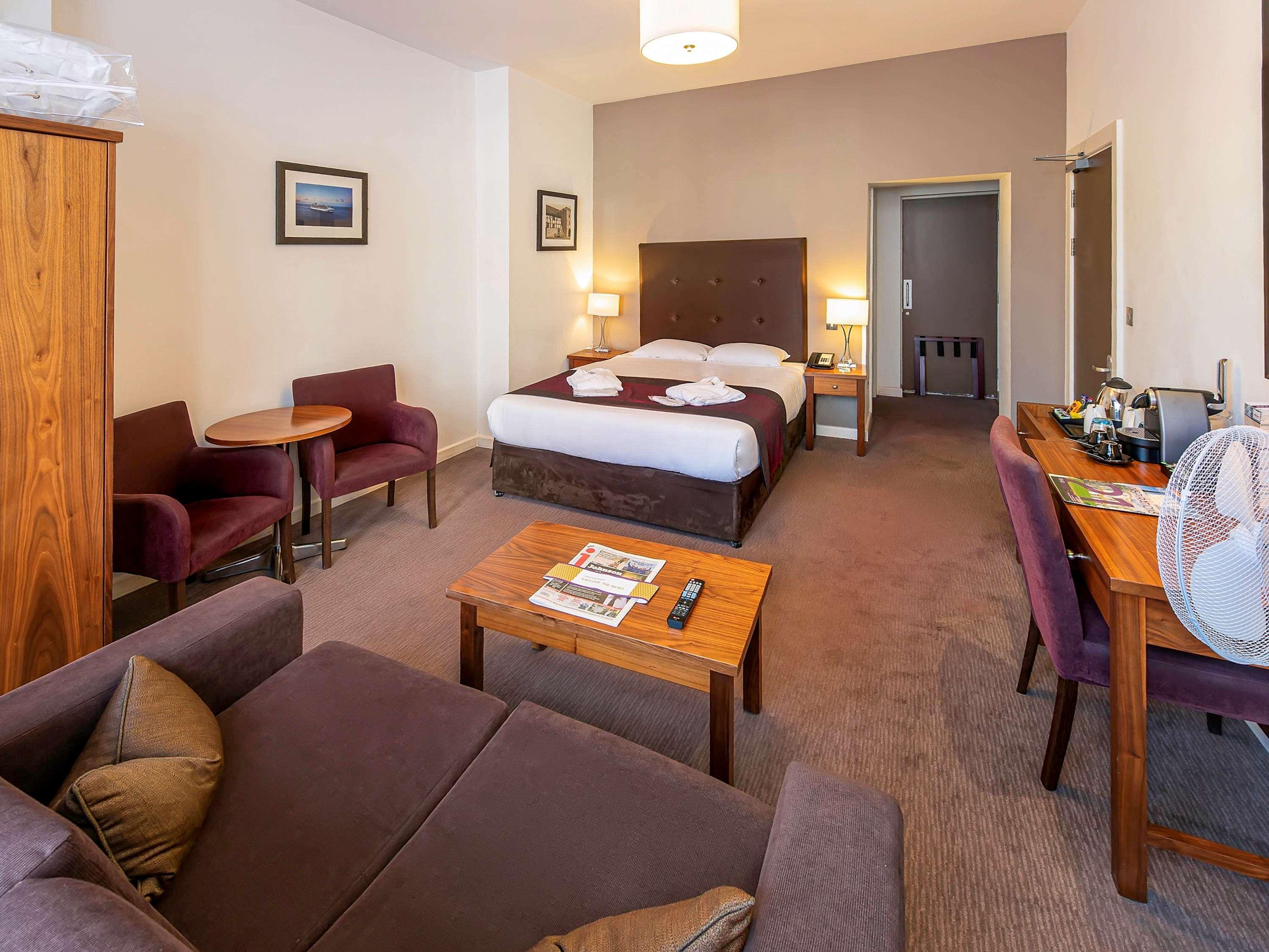 Mercure Southampton Centre Dolphin Hotel Екстер'єр фото